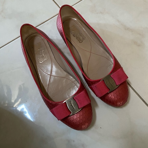 Authentic Salvatore Ferragamo flats - Picture 1 of 3